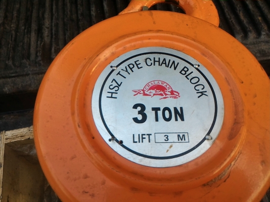 รอกโซ่ 3 ต้น ตรา จระเข้  สภาพค่อนข้างใหม่ ตัวค่อนข้างใหญ่ โซ่โต ใข้ยกของได้ดี