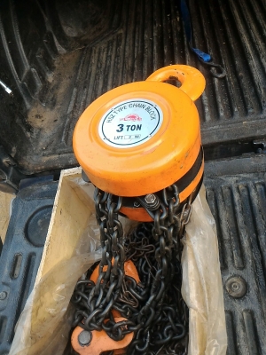 รอกโซ่ 3 ต้น ตรา จระเข้  สภาพค่อนข้างใหม่ ตัวค่อนข้างใหญ่ โซ่โต ใข้ยกของได้ดี