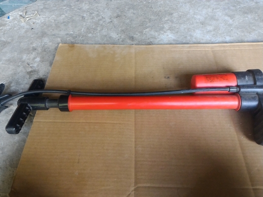 กระบอกเติมลม (สูบลม ) แบบเอนกประสงค์ จากญี่ปุ่น ใช้เติมลมจักรยาน มอเตอร์ไซคืได้หมด มีหม้อพักลม ทำใช้กดสูบง่ายเบาแรง