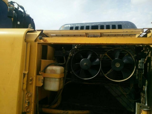 ขายรถขุดแบ็คโค komatsu pc200-6ช่วงล่างใหม่ บุ้งกี๋ใหม่ เอกสารเล่มทะเบียนครบ จัดไฟแนนซ์ได้4แสน เครื่องแน่น บูมสวยพร้อมลุยงาน