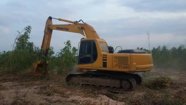ขายรถขุดแบ็คโค komatsu pc200-6ช่วงล่างใหม่ บุ้งกี๋ใหม่ เอกสารเล่มทะเบียนครบ จัดไฟแนนซ์ได้4แสน เครื่องแน่น บูมสวยพร้อมลุยงาน