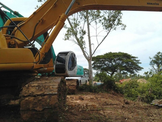 ขายรถขุดแบ็คโค komatsu pc200-6ช่วงล่างใหม่ บุ้งกี๋ใหม่ เอกสารเล่มทะเบียนครบ จัดไฟแนนซ์ได้4แสน เครื่องแน่น บูมสวยพร้อมลุยงาน