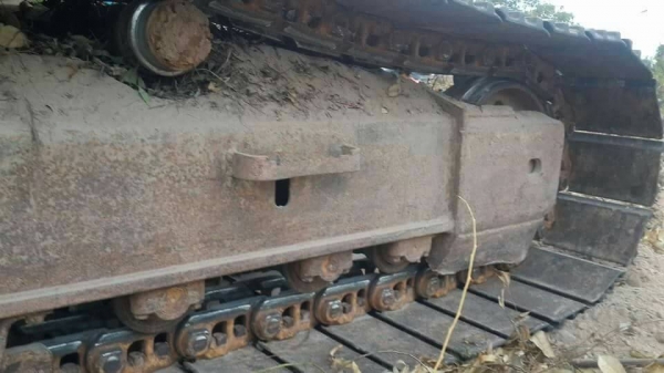 ขายรถขุดแบ็คโค komatsu pc200-6ช่วงล่างใหม่ บุ้งกี๋ใหม่ เอกสารเล่มทะเบียนครบ จัดไฟแนนซ์ได้4แสน เครื่องแน่น บูมสวยพร้อมลุยงาน