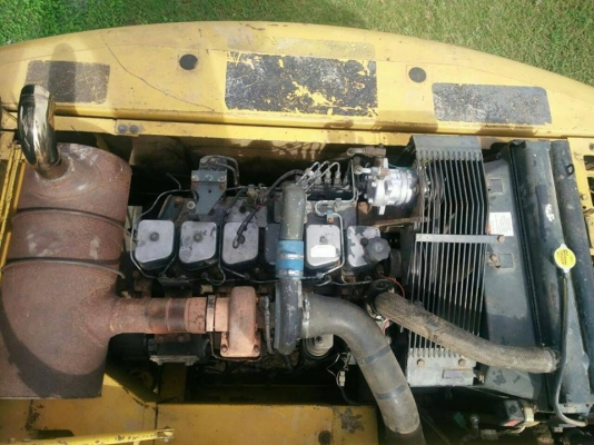 ขายรถขุดแบ็คโค komatsu pc200-6ช่วงล่างใหม่ บุ้งกี๋ใหม่ เอกสารเล่มทะเบียนครบ จัดไฟแนนซ์ได้4แสน เครื่องแน่น บูมสวยพร้อมลุยงาน