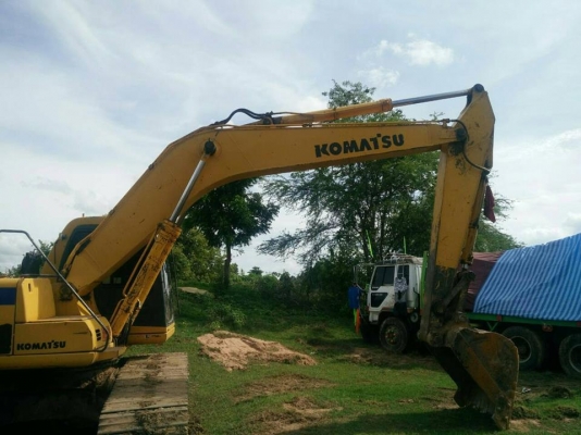 ขายรถขุดแบ็คโค komatsu pc200-6ช่วงล่างใหม่ บุ้งกี๋ใหม่ เอกสารเล่มทะเบียนครบ จัดไฟแนนซ์ได้4แสน เครื่องแน่น บูมสวยพร้อมลุยงาน