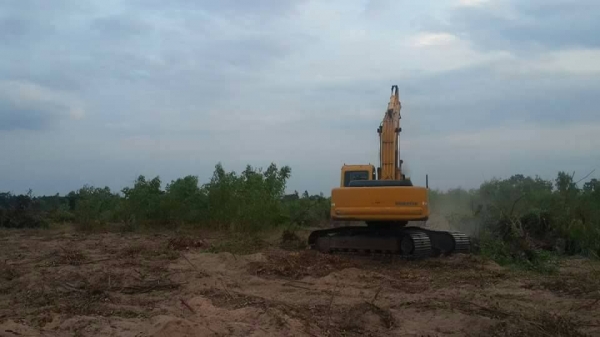 ขายรถขุดแบ็คโค komatsu pc200-6ช่วงล่างใหม่ บุ้งกี๋ใหม่ เอกสารเล่มทะเบียนครบ จัดไฟแนนซ์ได้4แสน เครื่องแน่น บูมสวยพร้อมลุยงาน