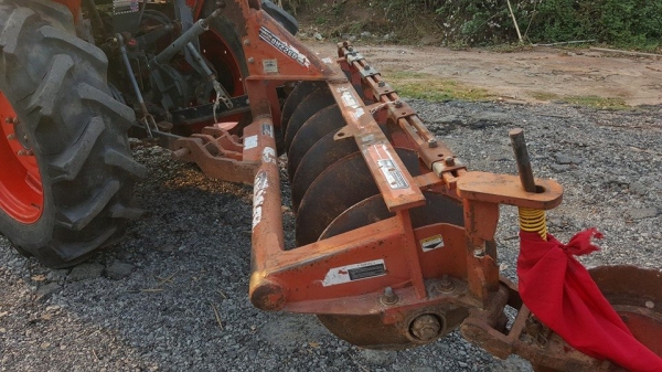 ขายรถไถแทรคเตอร์ คูโบต้า L4508 DIอุปกรณ์ ใบดันหน้า ผาน6เอกสารเมทะเบียนครบ พร้อมใช้งาน เฟืองท้ายดี