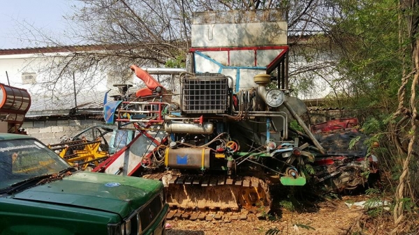 ขายรถเกี่ยวข้าว เครื่องอีซูซุ195เทอร์โบว์ ช่วงล่างแทรคเตอร์ ปั๊มไดกิ้น22 อุ้ม2ตัน ลูเลอร์8ลูก ลงทำงานทุกปี