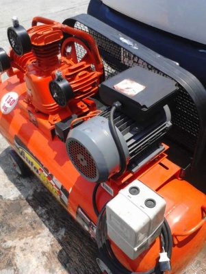 ขายปั้มท์ลมมือ2 AUTOMACสินค้ายกเลิกกิจการ สภาพสวยพร้อมใช้  ถัง150ลิตร ไฟ220V มอเตอร์2แรง ความยาวถัง140-150ซม. ของใหม่ราคา3หมื่นบวกๆ ตัวนี้ขายถูกๆ15000-฿ สีสันตามรูป  ขายถูกจัดไปด่วนๆคร้าบ   สนใจ0817915677 /ไลน์ tst3941