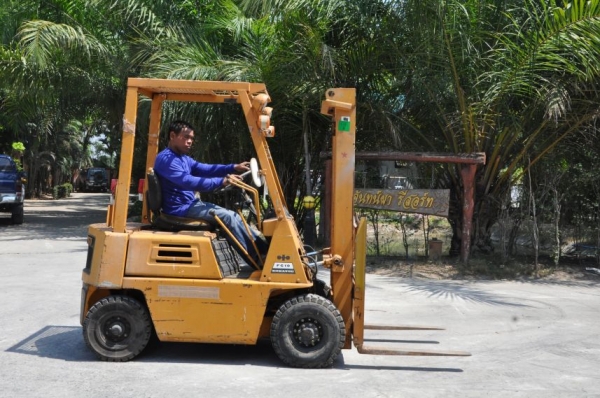 ลดกระหน่ำ!!ขายFORKLIFT KOMATSU FG10(1ตัน) สวยเดิมจากญี่ปุ่น ยังไม่เคยใช้ในไทย 65,000เท่านั้น!!