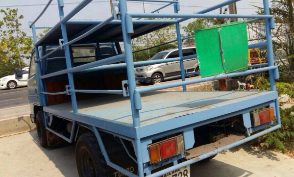 ขายบรรทุก4ล้อพร้อมใช้งานภาษีขาด2ปีไม่ติดเวลาเครื่องยนต์แน่นมีเล่มทะเบียน