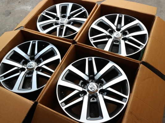 ล้อแม็ก all new Fortuner 2016 ล้อแท้ศูนย์ ครบชุด 4 ล้อ 13000 สภาพสวยๆไม่มีรอยขีดข่วนพร้อมน็อตล้อ