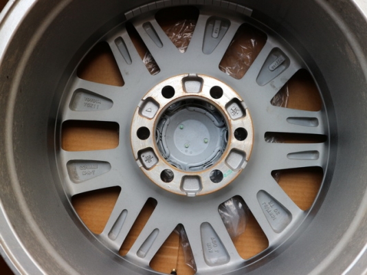 ล้อแม็ก all new Fortuner 2016 ล้อแท้ศูนย์ ครบชุด 4 ล้อ 13000 สภาพสวยๆไม่มีรอยขีดข่วนพร้อมน็อตล้อ