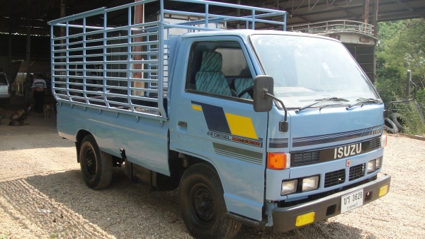 ISUZU NKR 4ล้อ ป้ายเล็กไม่ติดเวลา เครื่อง4JB1(88แรง)เครื่องดี คัสฃีสวย เล่มทะเบียนพร้อมโอน ราคาถูก