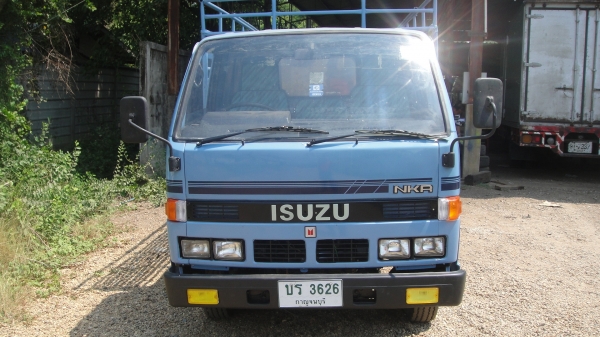 ISUZU NKR 4ล้อ ป้ายเล็กไม่ติดเวลา เครื่อง4JB1(88แรง)เครื่องดี คัสฃีสวย เล่มทะเบียนพร้อมโอน ราคาถูก