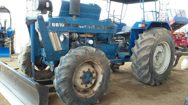 ขายรถไถฟร์อด 6610โฟร์วิลมีใบมีดกับ ผานบุกเบิก ทะเบียนพร้อมราคา550,000บาท.  สนใจโทร....081-365-5997อำพร พาเจริญ รถอยู่วังบัว อ. คลองขลุง จ. กำแพงเพชร