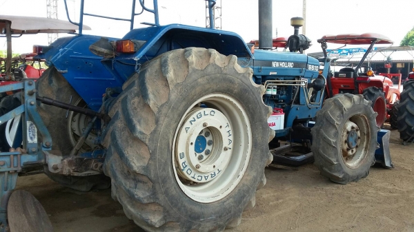 ขายรถไถฟร์อด 6610โฟร์วิลมีใบมีดกับ ผานบุกเบิก ทะเบียนพร้อมราคา550,000บาท.  สนใจโทร....081-365-5997อำพร พาเจริญ รถอยู่วังบัว อ. คลองขลุง จ. กำแพงเพชร