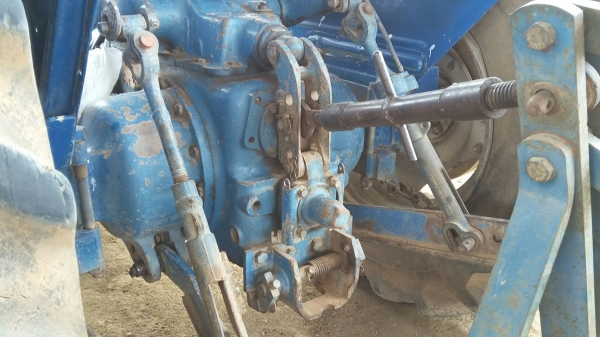 ขายรถไถฟร์อด 6610โฟร์วิลมีใบมีดกับ ผานบุกเบิก ทะเบียนพร้อมราคา550,000บาท.  สนใจโทร....081-365-5997อำพร พาเจริญ รถอยู่วังบัว อ. คลองขลุง จ. กำแพงเพชร