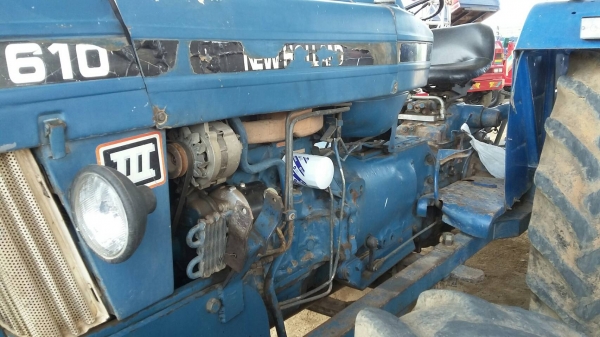 ขายรถไถฟร์อด 6610โฟร์วิลมีใบมีดกับ ผานบุกเบิก ทะเบียนพร้อมราคา550,000บาท.  สนใจโทร....081-365-5997อำพร พาเจริญ รถอยู่วังบัว อ. คลองขลุง จ. กำแพงเพชร