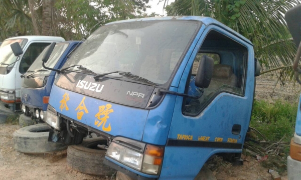ขายหัวเก๋ง ISUZU NPR สำหรับรถบรรทุก 6 ล้อกลาง เก่านอก ราคา 65,000 บาท
