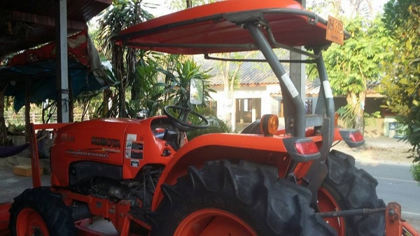 ขายรถไถ KUBOTA L4708 ใช้งานน้อย อุปกรณ์ครบ ดันหน้า ผานหลัง โรตารี่ สภาพพร้อมใช้งาน เอกสารพร้อมโอน สนใจโทร 090-8588220คุณนะ 093-3258446คุณบิว หรือเข้าดูสินค้าอื่นๆได้ที่ www.truck.in.th/498 หรือเพจFacebook ณรงค์ ซื้อขายรถมือสอง (เว็บไซต์ส่วนตัว) หรือFacebo