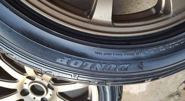 ขายล้อแม็กพร้อมยาง ขอบ17 4 วง ราคา 8,500 บาท