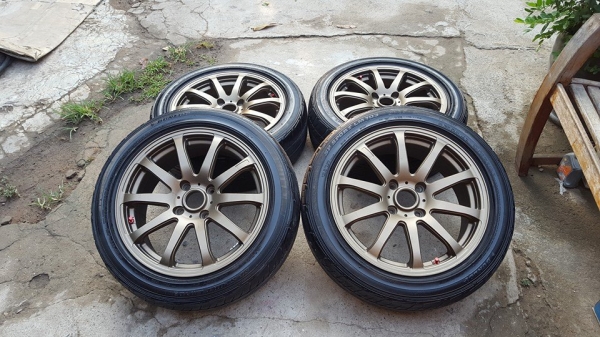 ขายล้อแม็กพร้อมยาง ขอบ17 4 วง ราคา 8,500 บาท