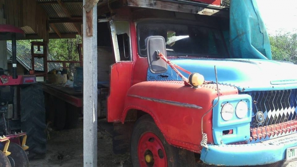 ขายเทรลเลอร์หัวยาว เครื่อง195แรง HO7D มีบันไดขึ้นรถเกี่ยว สภาพพร้อมใช้งาน (ไม่มีเล่มทะเบียน) สนใจโทร 090-8588220คุณนะ 093-3258446คุณบิว หรือเข้าดูสินค้าอื่นๆได้ที่ www.truck.in.th/498 หรือเพจFacebook ณรงค์ ซื้อขายรถมือสอง (เว็บไซต์ส่วนตัว) หรือFacebook คุ