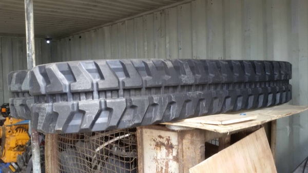 แทรคยาง KOMATSU PC20/30 ของใหม่ ญี่ปุ่น 30000