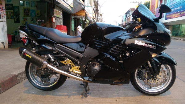 ขายคับ KAWASAKI NINJA ZX14 ปี2008 อินวอย สรรพสามิตร สีสวยๆ ท่อแต่ง เกียร์โยงมือเบรคคลัชแต่ง ราคา 209000 บาท ส่งได้ทั่วไทยคับ สนใจติดต่อ 081-0578282 FACEBOOK ชาญณรงค์ ป๊อป ชัยอมฤต ไอดีไลน์ POPBIGBIKESAKON คับ สนใจรถสวย ถูก ดี ต้อง POP BIGBIKE SAKONNAKHON ค