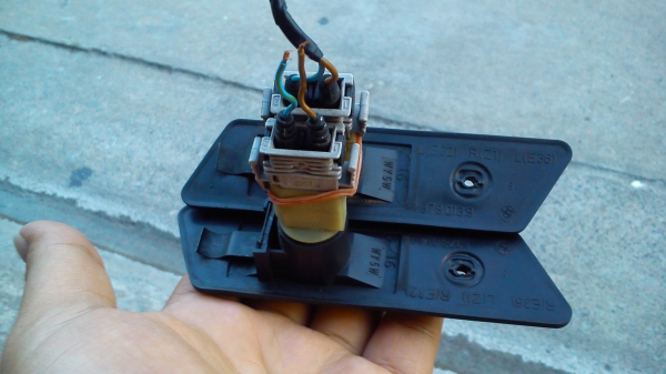 ไฟเลี้ยวแก้มสีขาว BMW แท้ น่าจะรุ่น E36