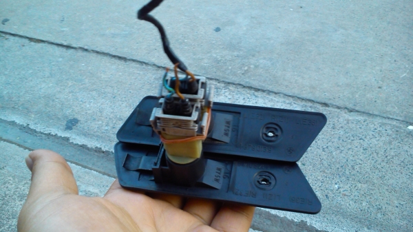 ไฟเลี้ยวแก้มสีขาว BMW แท้ น่าจะรุ่น E36