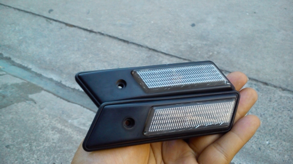 ไฟเลี้ยวแก้มสีขาว BMW แท้ น่าจะรุ่น E36