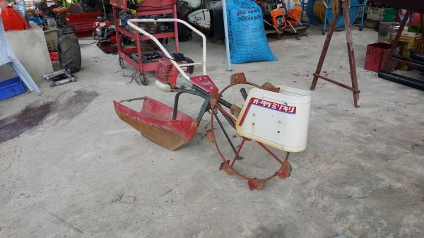 เครื่องแหวกร่องกล้าในนาเดินตาม  ZENOAH รุ่น KF22 เก่าญี่ปุน  สภาพดี  เครื่องพร้อมทำงาน เครื่องยนต์ติดง่าย
