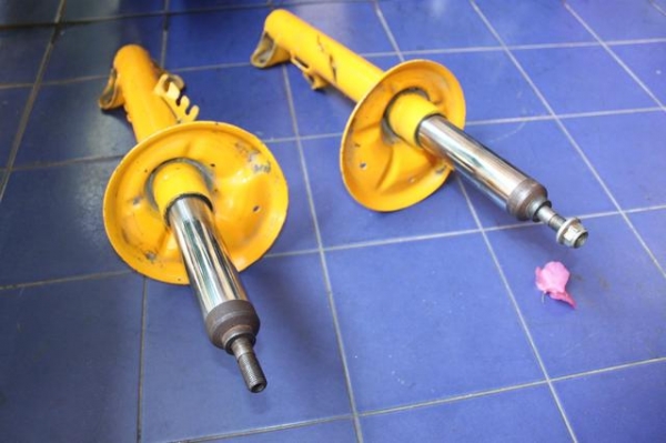 โช๊คแต่งคู่หน้าBM E36แกนใหญ่ สภาพดี