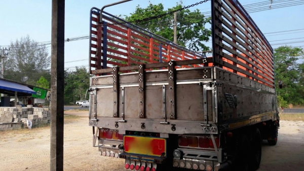 รถฮีโน่ 10 ล้อ หลังถนน ( ไม่ดั้ม )  FL3H  195 แรงม้า. ปี 36.    สนใจติดต่อ  081 - 6079515