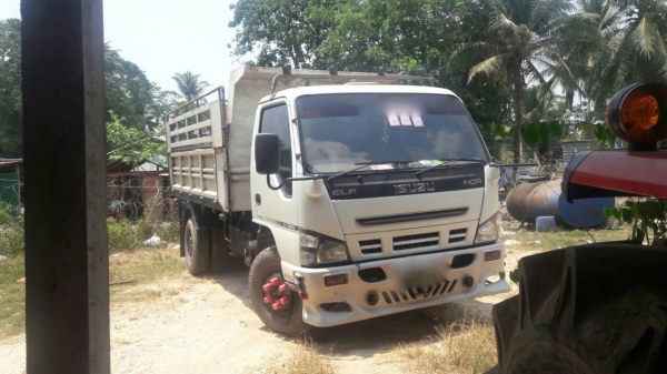 รถอีซูซุ 6 ล้อดั้ม NQR 150 แรงม้า. ปี 50.    สนใจติดต่อ  081 - 6079515