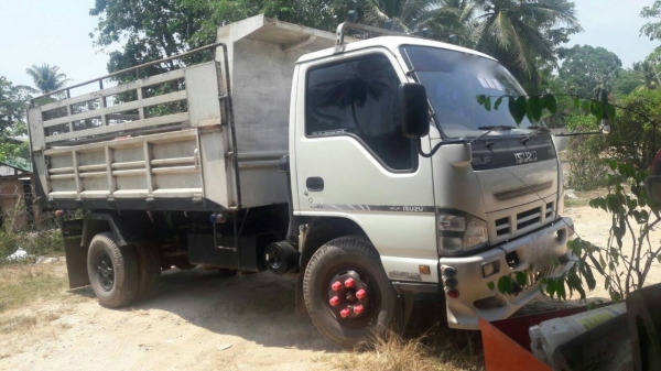 รถอีซูซุ 6 ล้อดั้ม NQR 150 แรงม้า. ปี 50.    สนใจติดต่อ  081 - 6079515