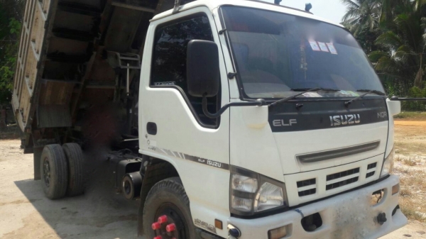 รถอีซูซุ 6 ล้อดั้ม NQR 150 แรงม้า. ปี 50.    สนใจติดต่อ  081 - 6079515