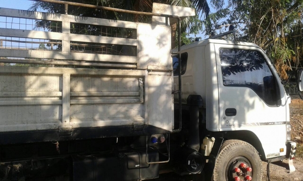 รถอีซูซุ 6 ล้อดั้ม NQR 150 แรงม้า. ปี 50.    สนใจติดต่อ  081 - 6079515