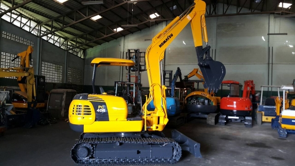 ขาย รถขุด KOMATSU รุ่น PC40R-8- มือสองญี่ปุ่น แทรกเหล็ก สลักแน่น เครื่องยนต์ 4สูบ ปั้มนิ้ว คอนโทรลสั้น ทำงานไว มือถือ/LINE ID : 0818753444