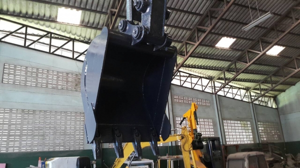 ขาย รถขุด KOMATSU รุ่น PC40R-8- มือสองญี่ปุ่น แทรกเหล็ก สลักแน่น เครื่องยนต์ 4สูบ ปั้มนิ้ว คอนโทรลสั้น ทำงานไว มือถือ/LINE ID : 0818753444