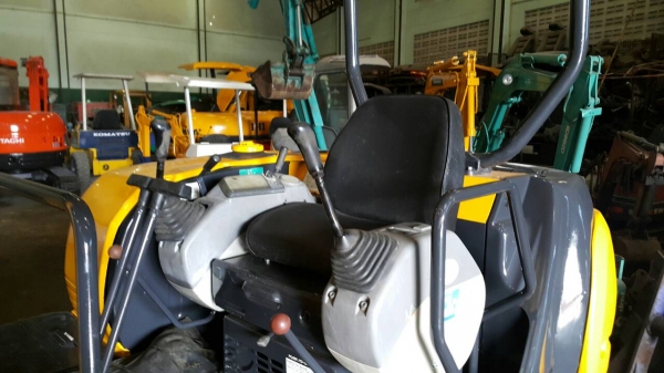 ขาย รถขุด KOMATSU รุ่น PC40R-8- มือสองญี่ปุ่น แทรกเหล็ก สลักแน่น เครื่องยนต์ 4สูบ ปั้มนิ้ว คอนโทรลสั้น ทำงานไว มือถือ/LINE ID : 0818753444