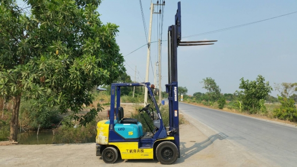 ขายด่วนรถยกKOMATSU FG15-16ยก1.5ตันเสาสูง3เมตรยางตัน4เส้นรถนอกเพิ่งนำเข้ามายังไม่เคยใช้งานในเมืองไทยเลย
