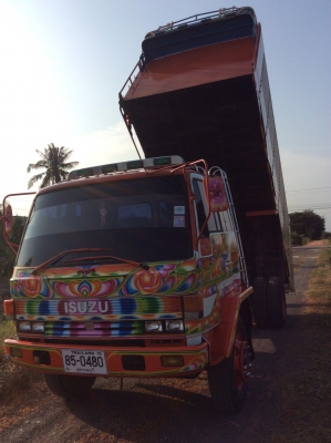 ISUZU ROCKY 6ล้อ(ดั๊มเกษตร) รถห้างแท้ ยาว 5.4 ม. รถเดิมๆ วิ่ง 42,&times;&times;&times; (ป้ายแดงใช้งานในสนามบิน) ยางดีทุกเส้น เครื่องดี ครัทซีสวยจัด รถเดิมๆ บางๆ สด สวย สภาพพร้อมใช้งาน ขาย 620,000 บาท ศุภากร 081-1903107, 081-4252943