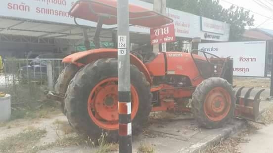 รถไถคูโบต้า m7040 ราคา 360,000บาทมีใบมีดันหน้า สนใจติดต่อสุขุมตรัง0872836792