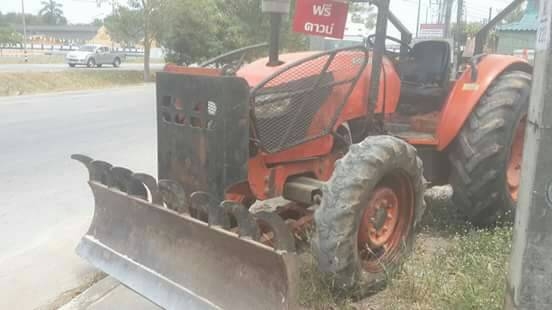 รถไถคูโบต้า m7040 ราคา 360,000บาทมีใบมีดันหน้า สนใจติดต่อสุขุมตรัง0872836792