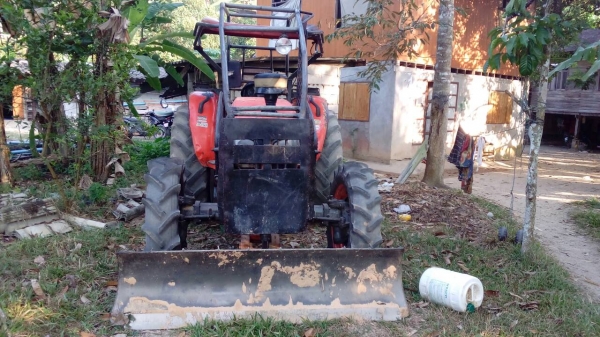 รถไถคูโบต้า รุ่น8540 ราคา 480,000บาทมีใบมีดันหน้า สนใจติดต่อสุขุมตรัง0872836792