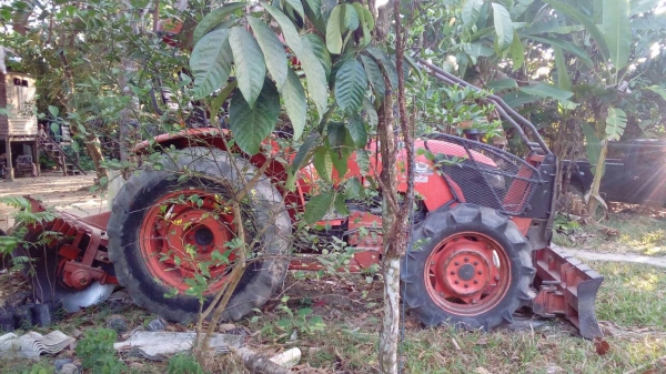 รถไถคูโบต้า รุ่น8540 ราคา 480,000บาทมีใบมีดันหน้า สนใจติดต่อสุขุมตรัง0872836792