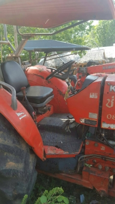 รถไถคูโบต้า รุ่น8540 ราคา 480,000บาทมีใบมีดันหน้า สนใจติดต่อสุขุมตรัง0872836792